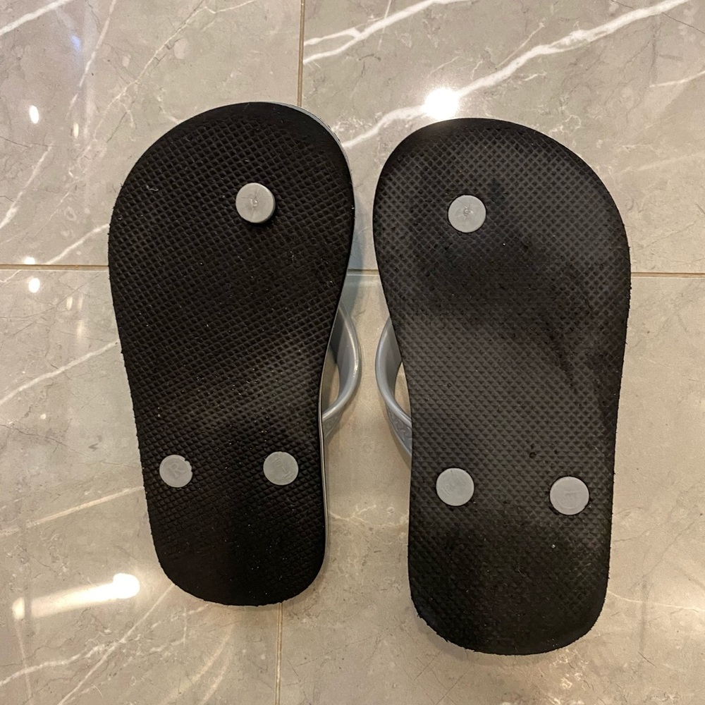 Gap toddler skeleton flip flops - Picture 4 of 7